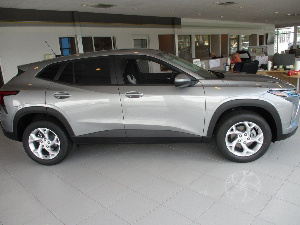 new 2025 Chevrolet Trax car, priced at $22,999