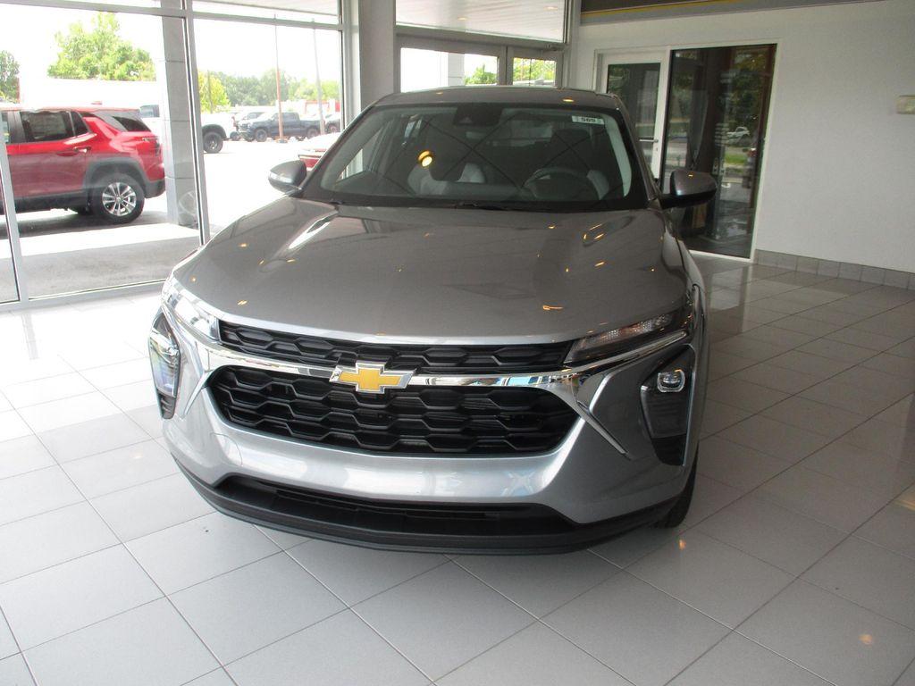 new 2025 Chevrolet Trax car, priced at $22,999