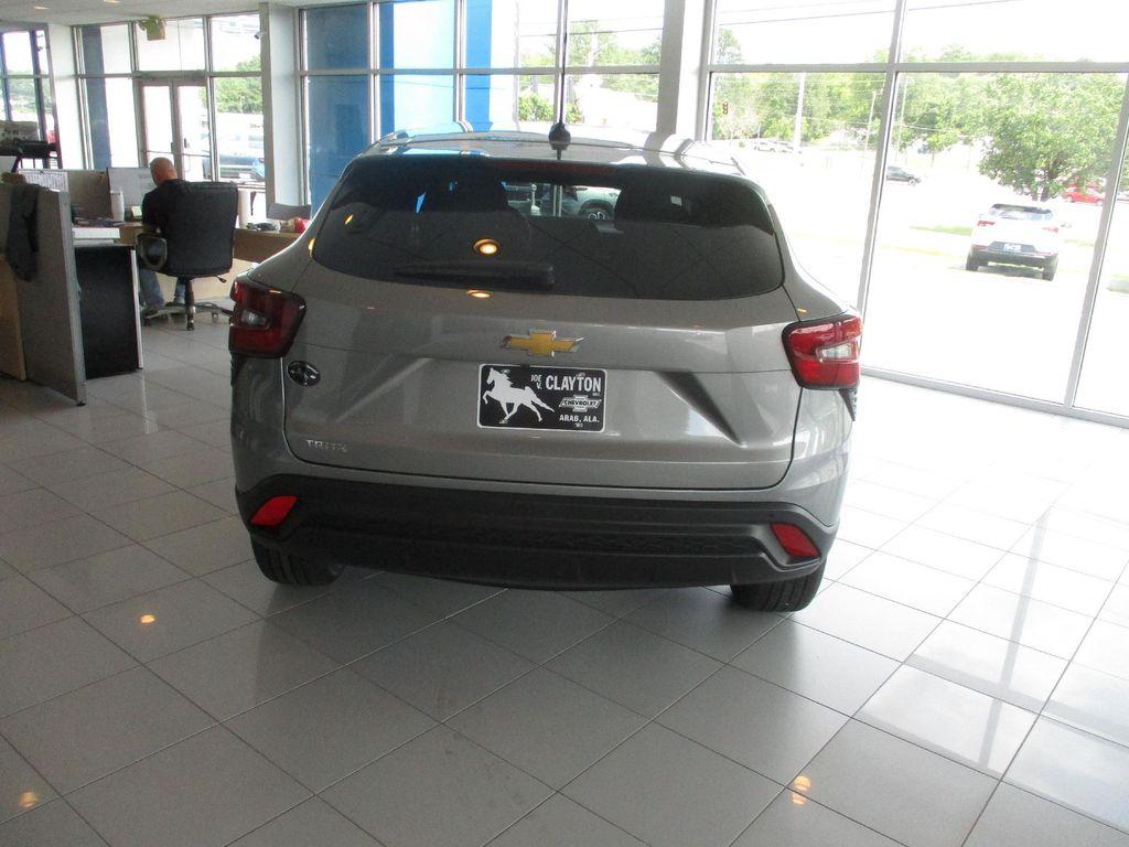new 2025 Chevrolet Trax car, priced at $22,999