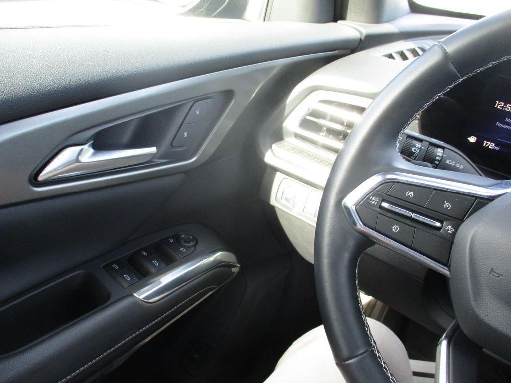 used 2025 Chevrolet Traverse car, priced at $36,999