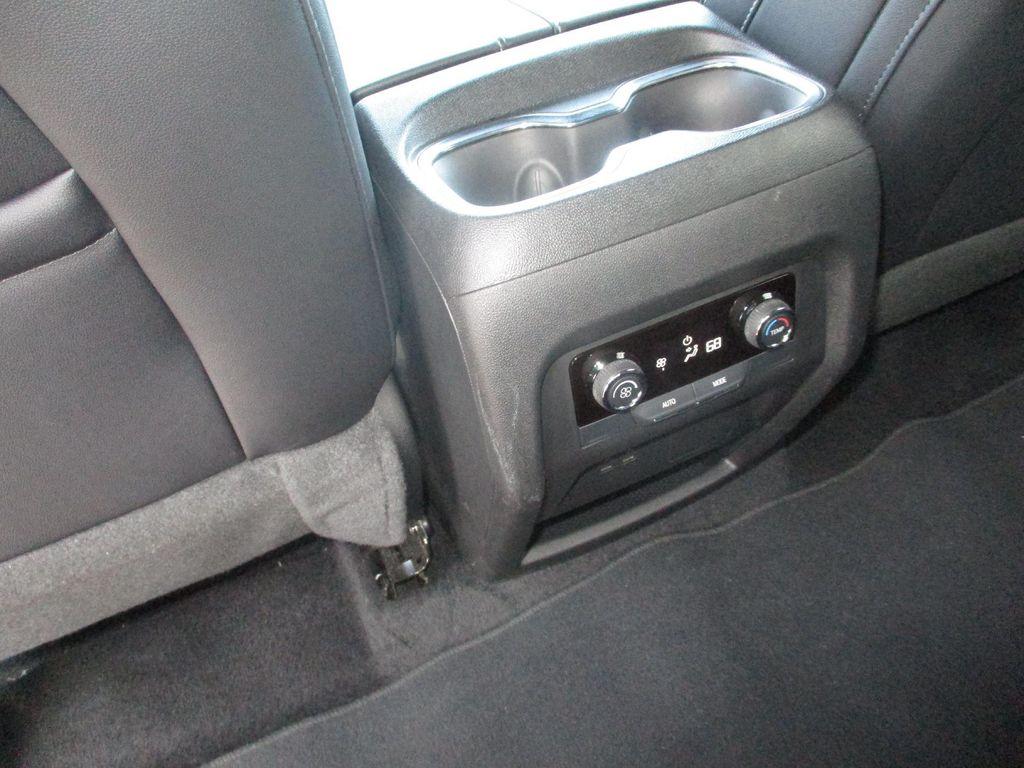 used 2025 Chevrolet Traverse car, priced at $36,999