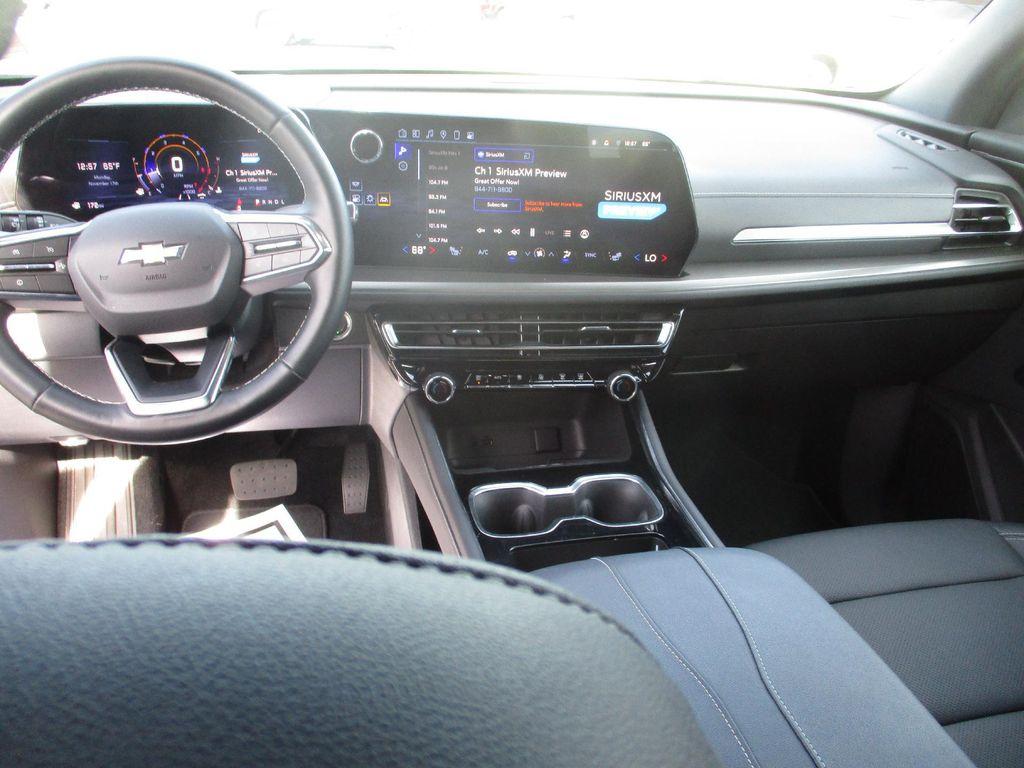 used 2025 Chevrolet Traverse car, priced at $36,999