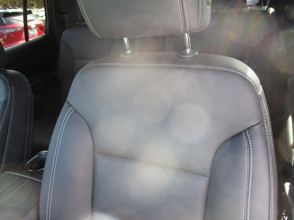 used 2025 Chevrolet Traverse car, priced at $36,999