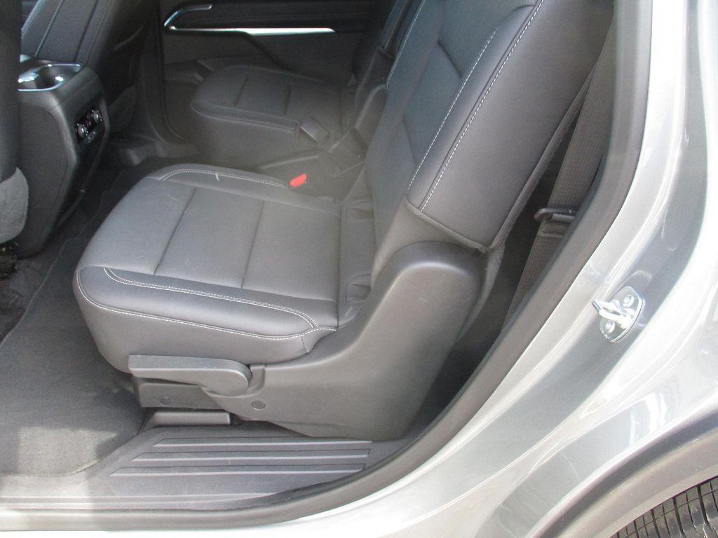 used 2025 Chevrolet Traverse car, priced at $36,999