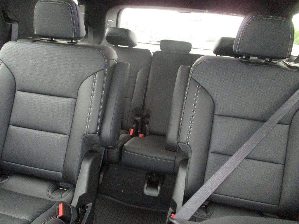 new 2026 Chevrolet Traverse car, priced at $41,599