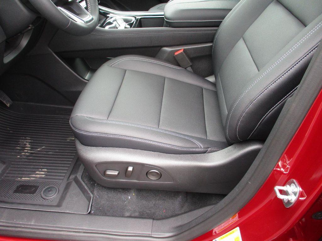 new 2026 Chevrolet Traverse car, priced at $41,599