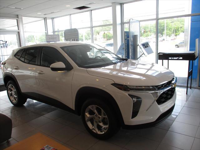 new 2025 Chevrolet Trax car, priced at $22,999