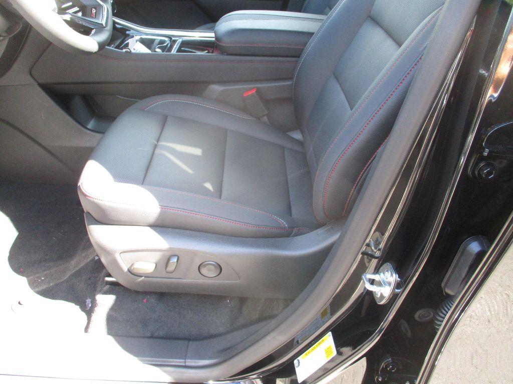 new 2026 Chevrolet Traverse car, priced at $51,499