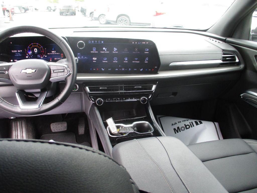 used 2025 Chevrolet Traverse car, priced at $36,999