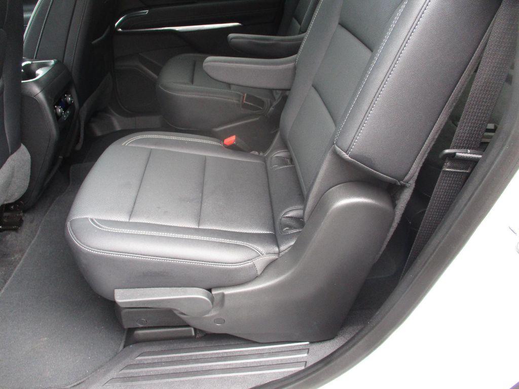 used 2025 Chevrolet Traverse car, priced at $36,999