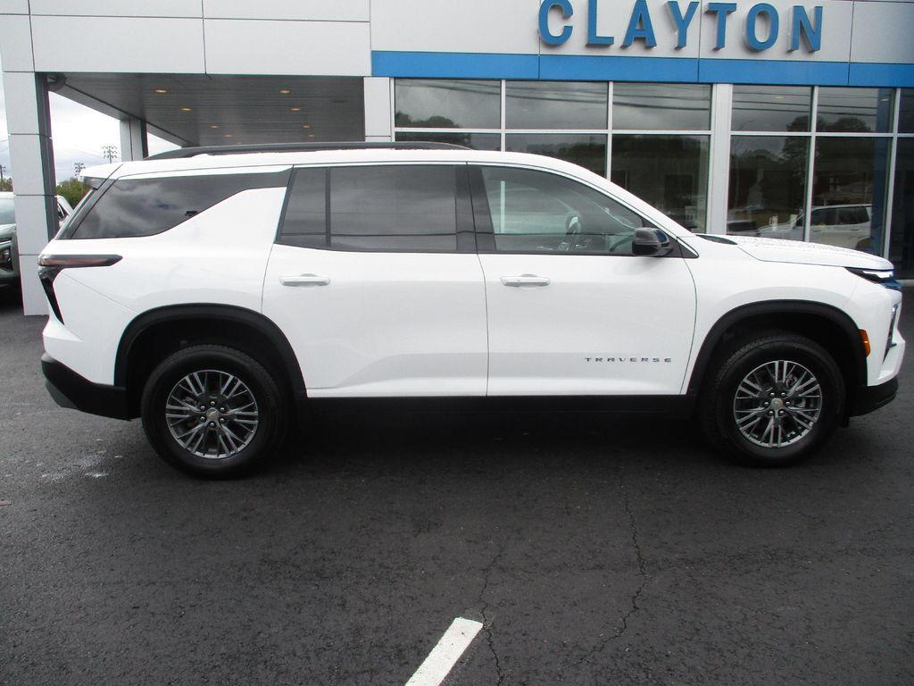 used 2025 Chevrolet Traverse car, priced at $36,999