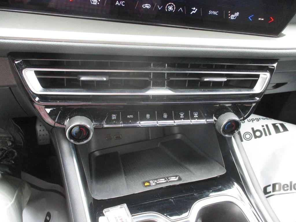 used 2025 Chevrolet Traverse car, priced at $36,999