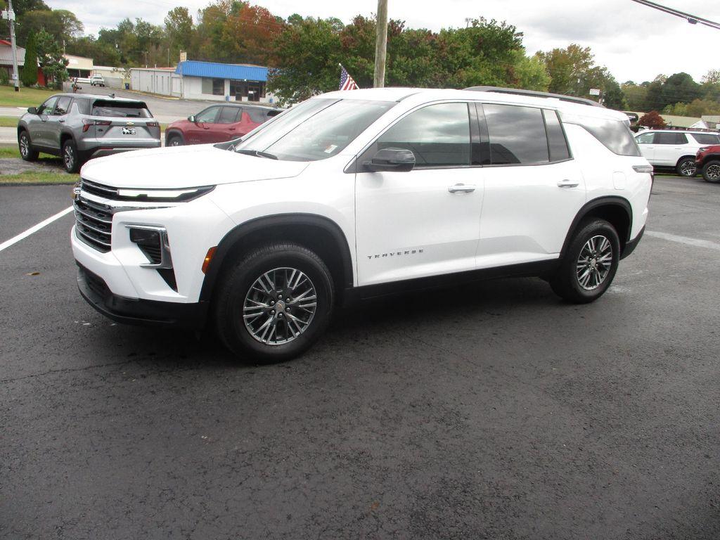 used 2025 Chevrolet Traverse car, priced at $36,999