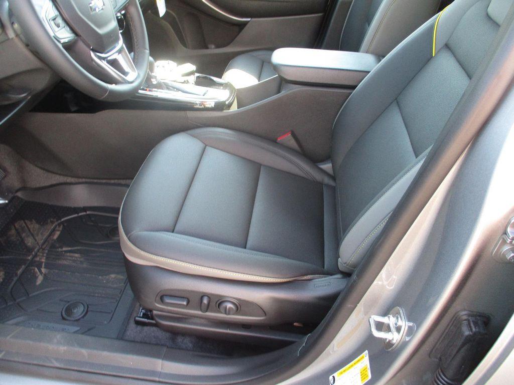 new 2025 Chevrolet Trax car, priced at $26,999