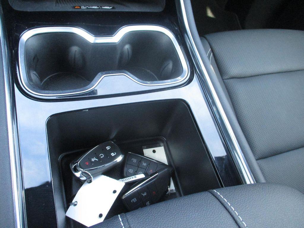 used 2025 Chevrolet Traverse car, priced at $37,499