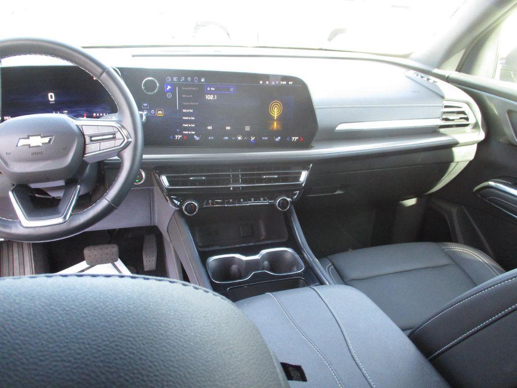 used 2025 Chevrolet Traverse car, priced at $37,499