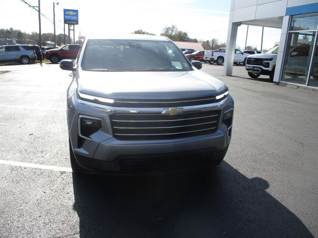 used 2025 Chevrolet Traverse car, priced at $37,499