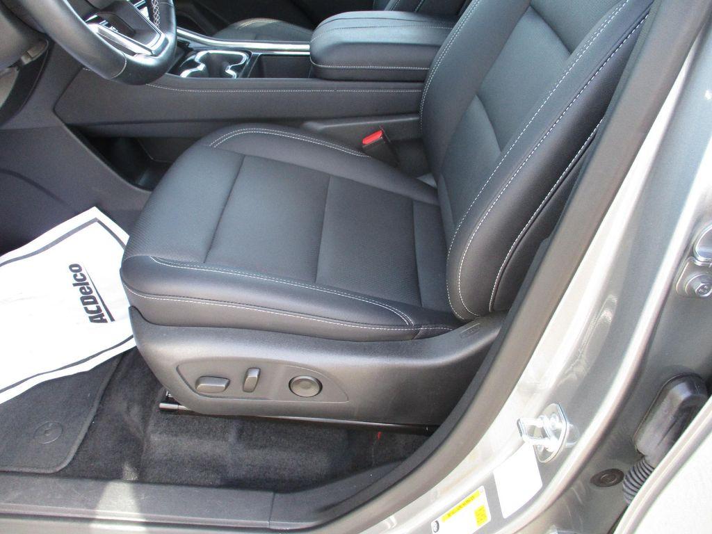 used 2025 Chevrolet Traverse car, priced at $37,499