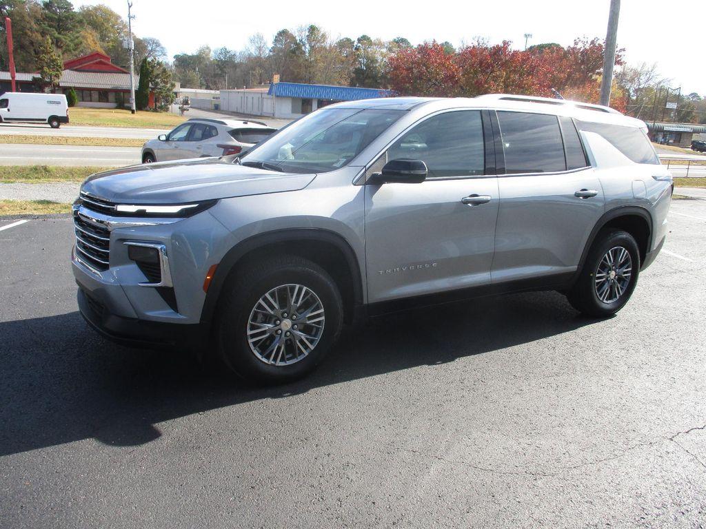 used 2025 Chevrolet Traverse car, priced at $37,499