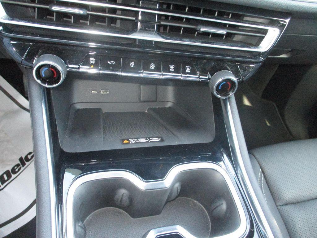 used 2025 Chevrolet Traverse car, priced at $37,499