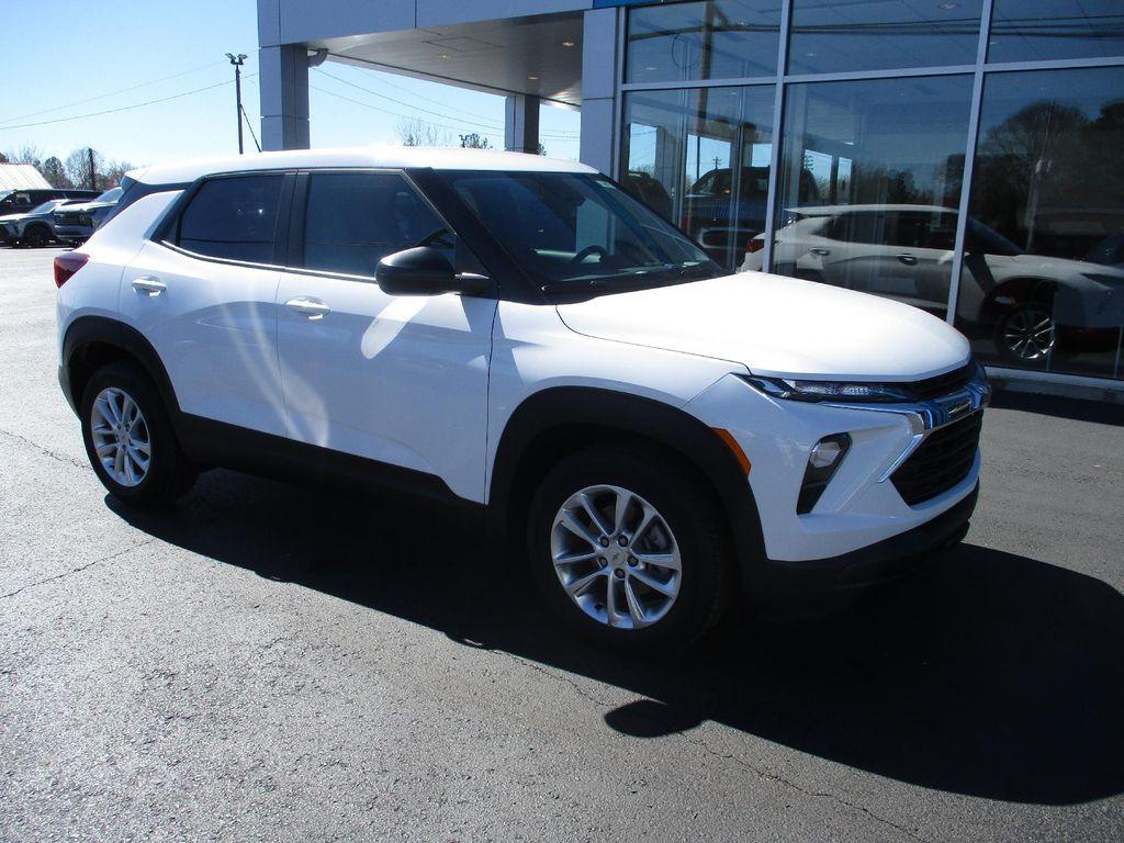 new 2025 Chevrolet TrailBlazer car, priced at $22,799