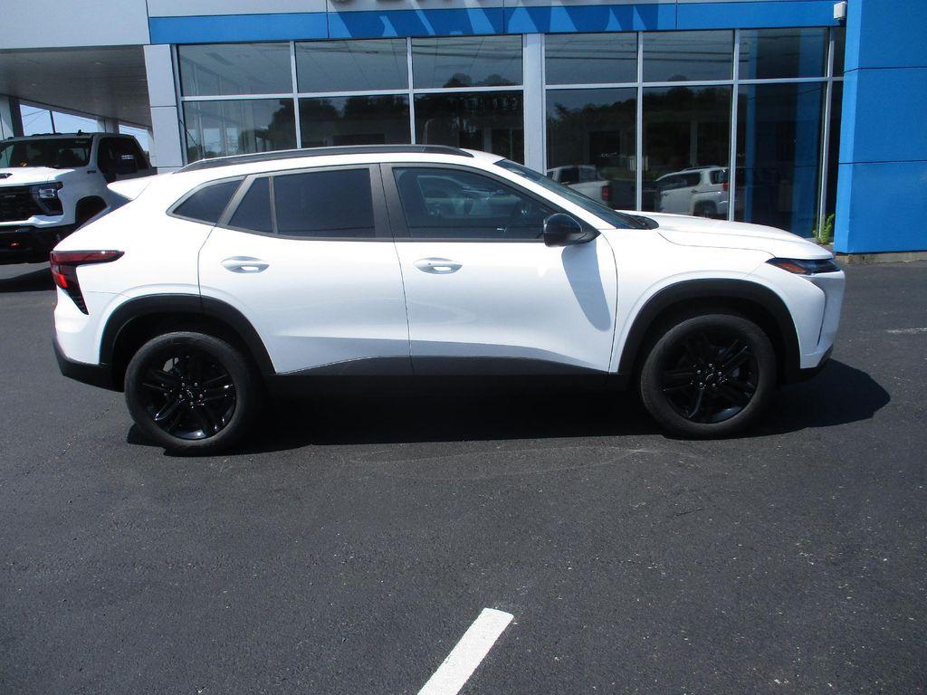 new 2025 Chevrolet Trax car, priced at $25,999