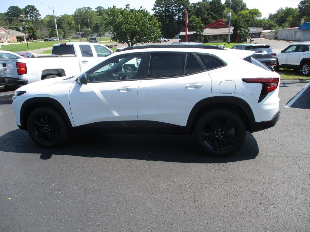 new 2025 Chevrolet Trax car, priced at $25,999