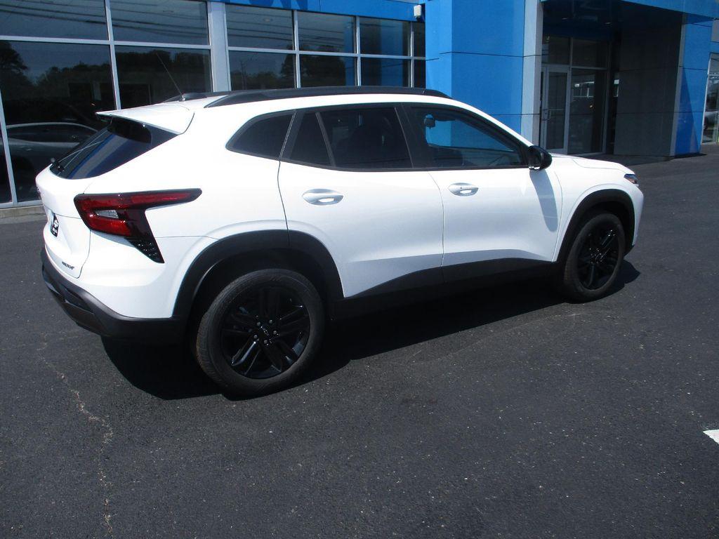 new 2025 Chevrolet Trax car, priced at $25,999