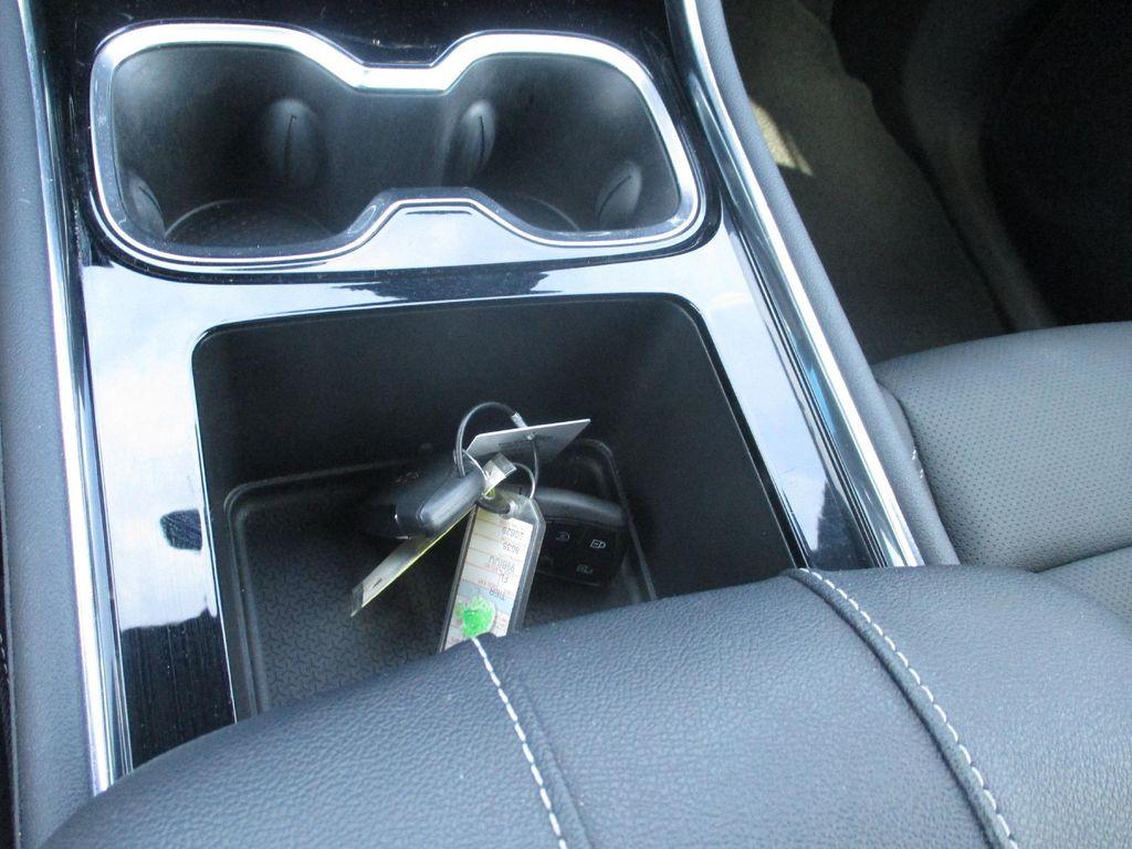 used 2025 Chevrolet Traverse car, priced at $36,999