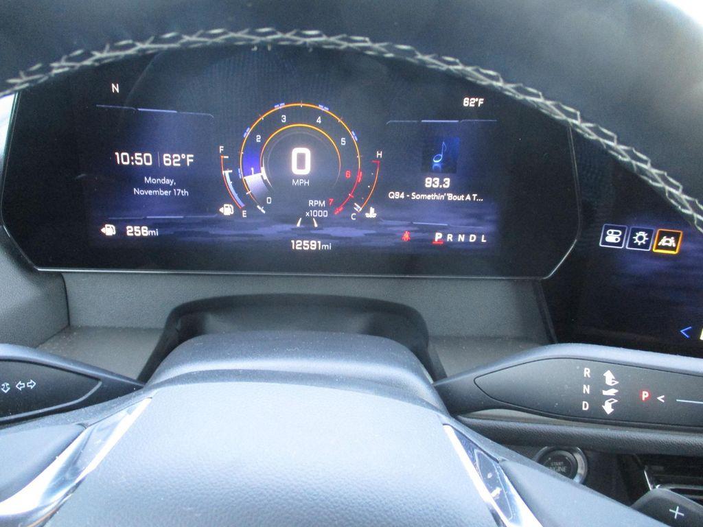 used 2025 Chevrolet Traverse car, priced at $36,999