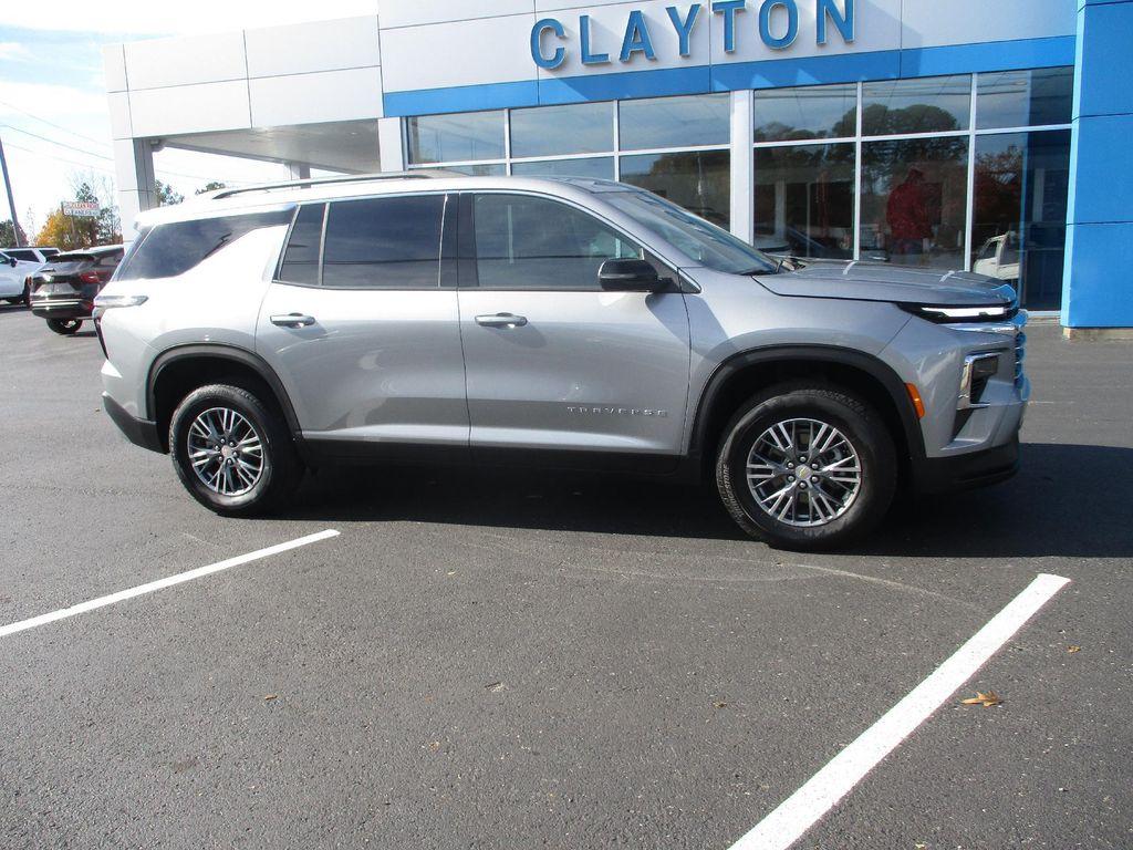 used 2025 Chevrolet Traverse car, priced at $36,999
