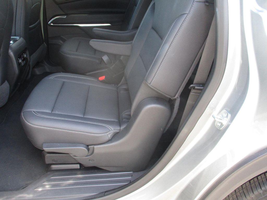 used 2025 Chevrolet Traverse car, priced at $36,999
