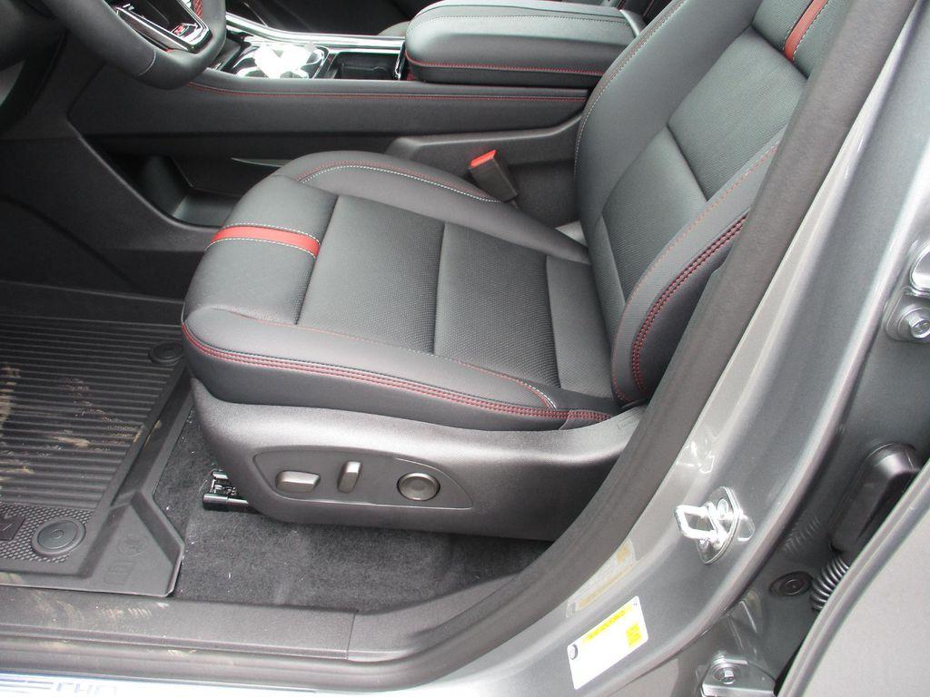 new 2026 Chevrolet Traverse car, priced at $55,999