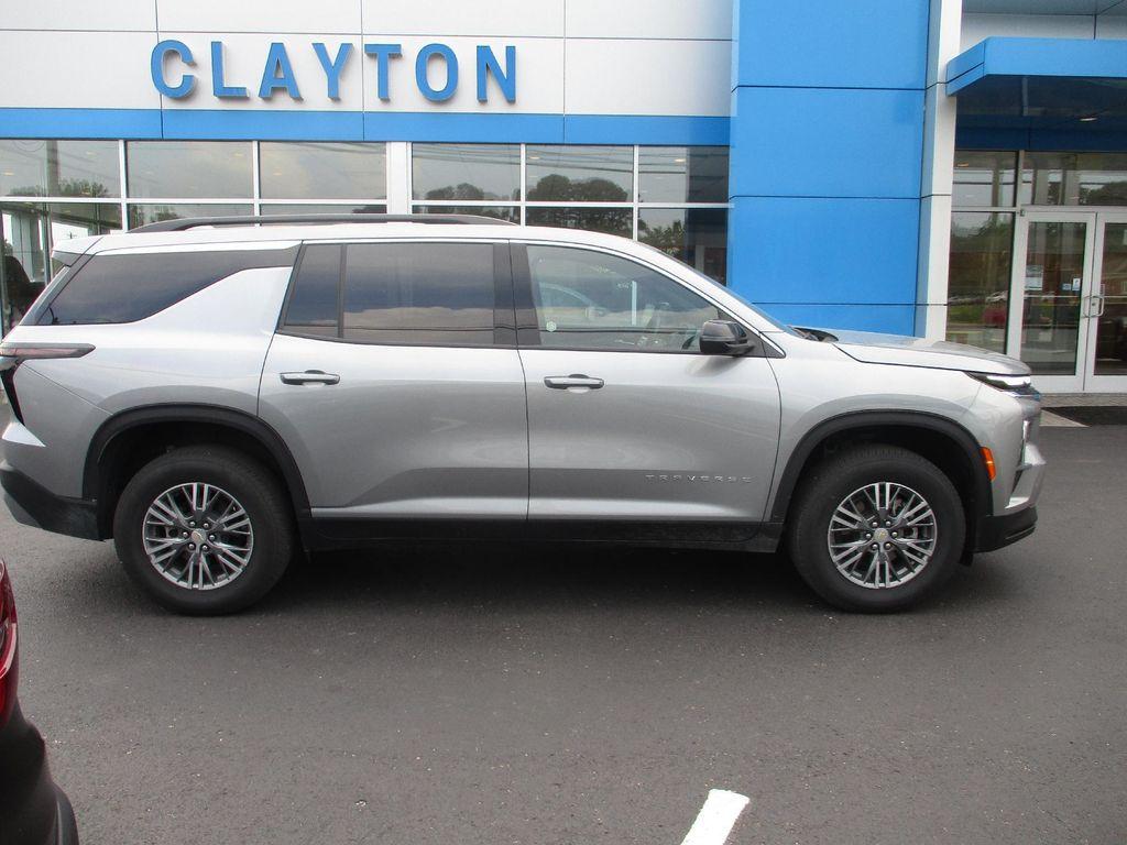 used 2025 Chevrolet Traverse car