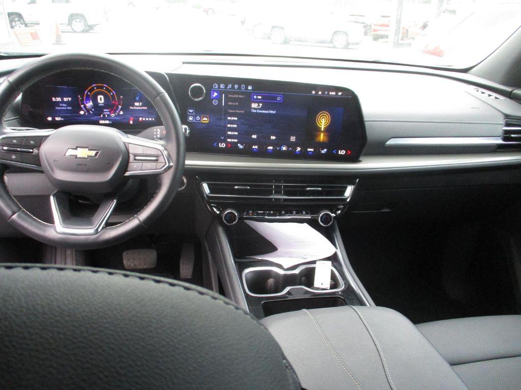 used 2025 Chevrolet Traverse car