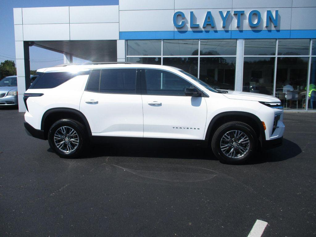 used 2025 Chevrolet Traverse car