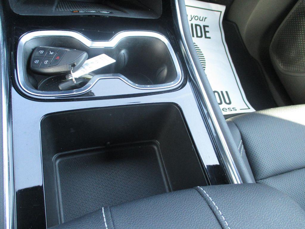 used 2025 Chevrolet Traverse car