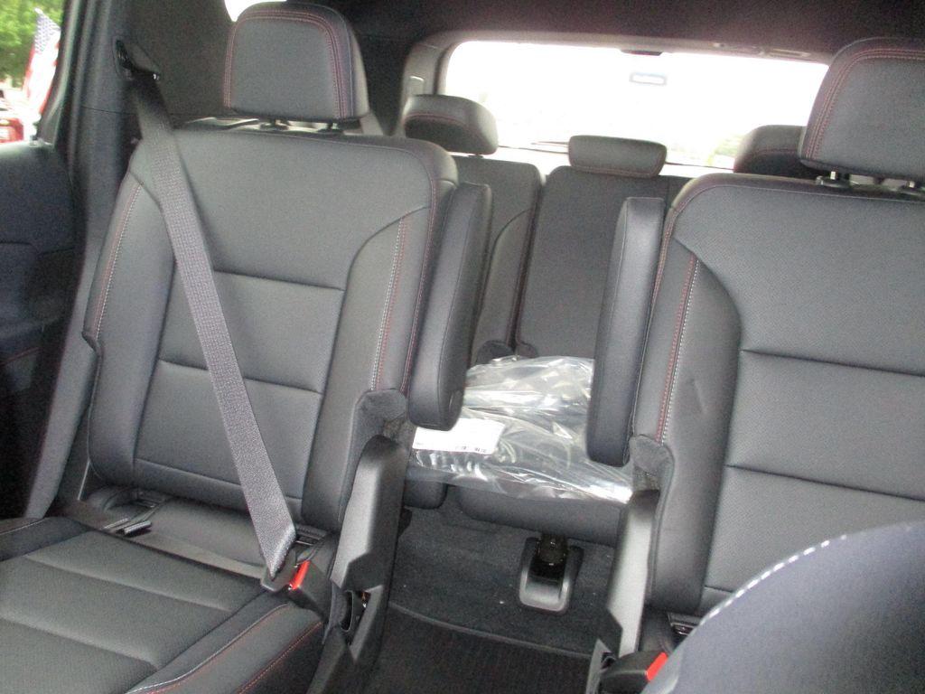 new 2026 Chevrolet Traverse car, priced at $51,499