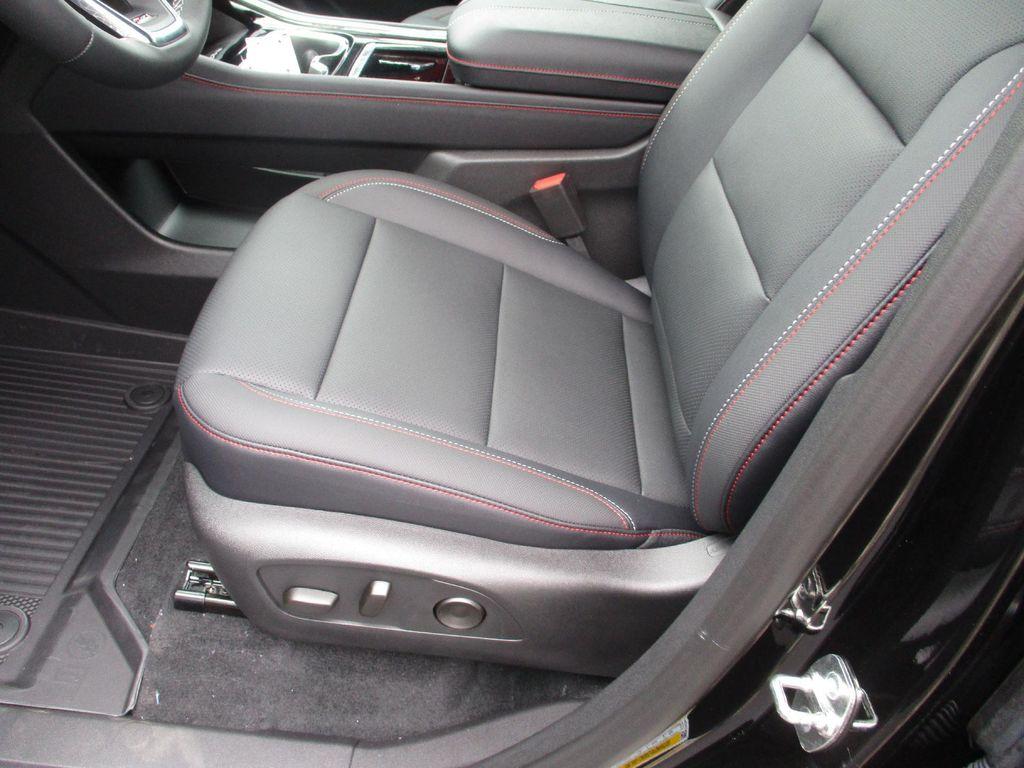 new 2026 Chevrolet Traverse car, priced at $51,499