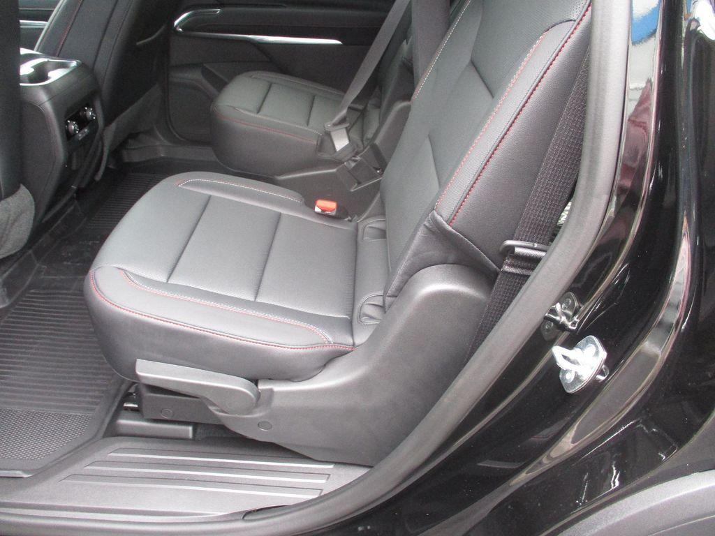 new 2026 Chevrolet Traverse car, priced at $51,499