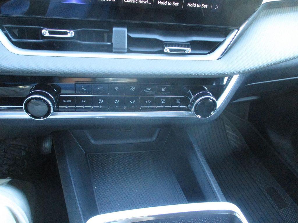 new 2026 Chevrolet Equinox car, priced at $32,599