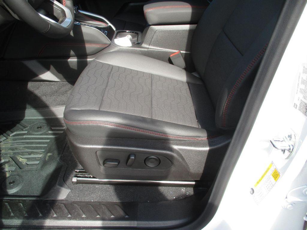 new 2025 Chevrolet Colorado car, priced at $42,999