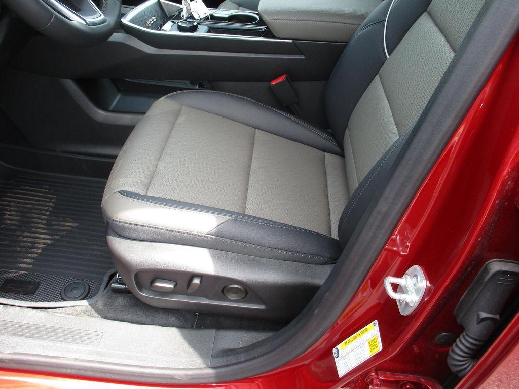 new 2026 Chevrolet Equinox car, priced at $31,499