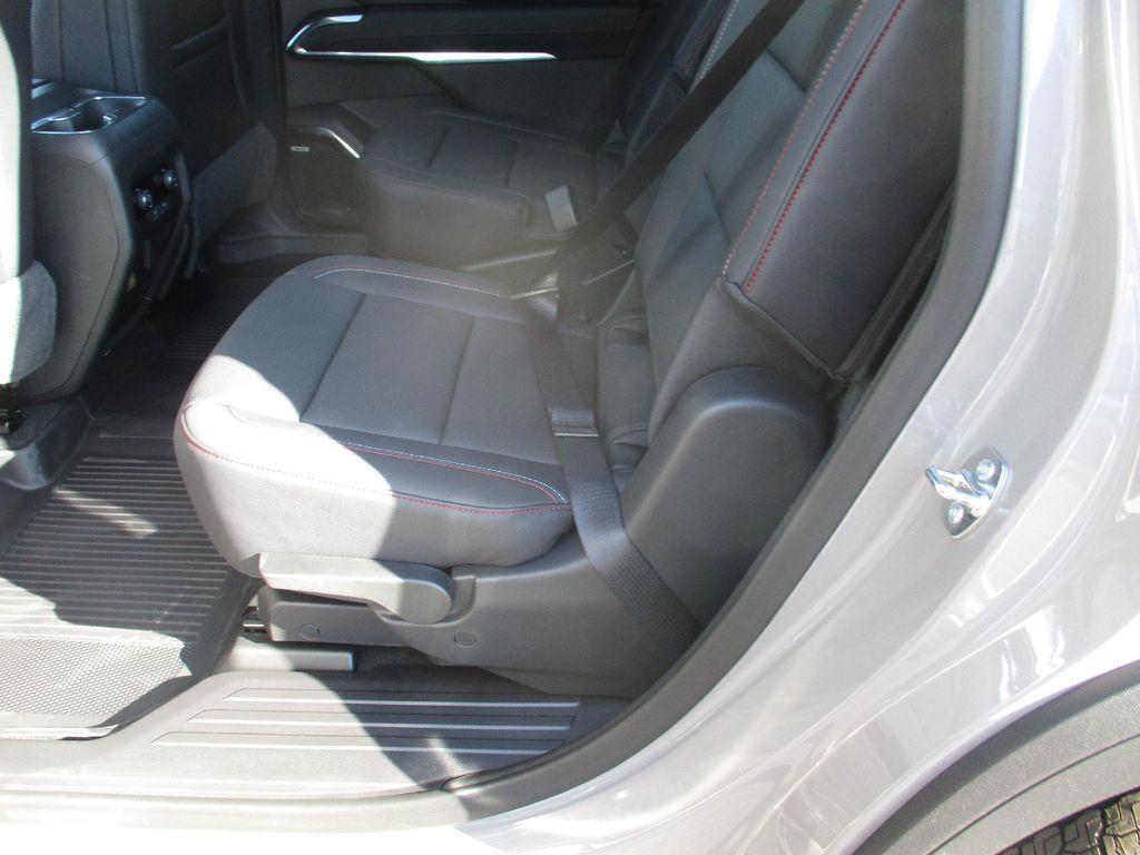 new 2026 Chevrolet Traverse car, priced at $55,199