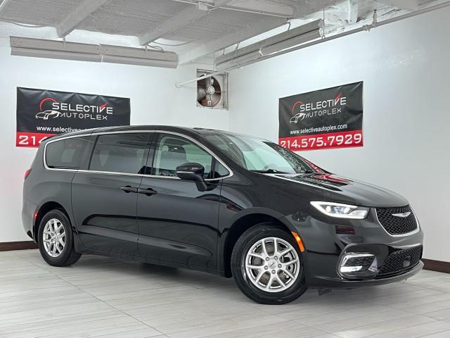 used 2023 Chrysler Pacifica car, priced at $27,396