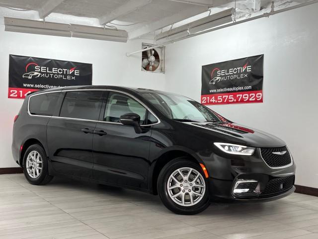 used 2023 Chrysler Pacifica car, priced at $27,396