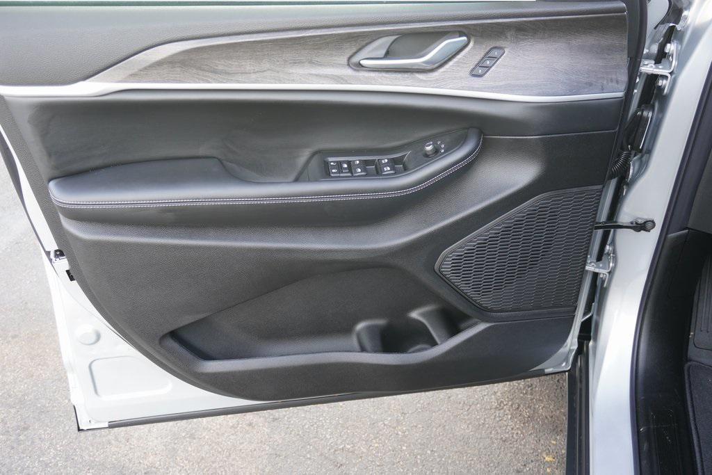 new 2025 Jeep Grand Cherokee L car, priced at $45,273