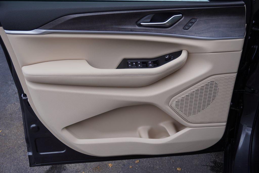 new 2025 Jeep Grand Cherokee car, priced at $43,623