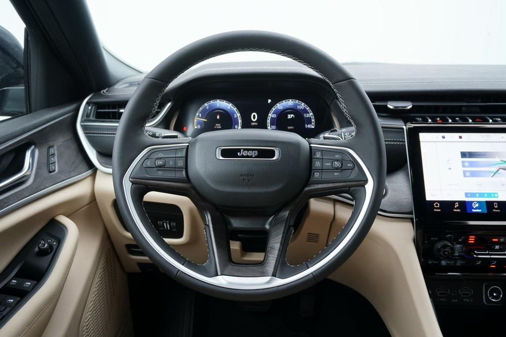 new 2025 Jeep Grand Cherokee car, priced at $43,623