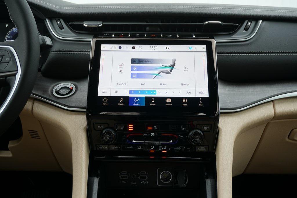 new 2025 Jeep Grand Cherokee car, priced at $43,623